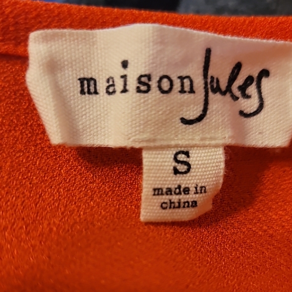 Elegant Red Women's Dress - Picture 2 of 5